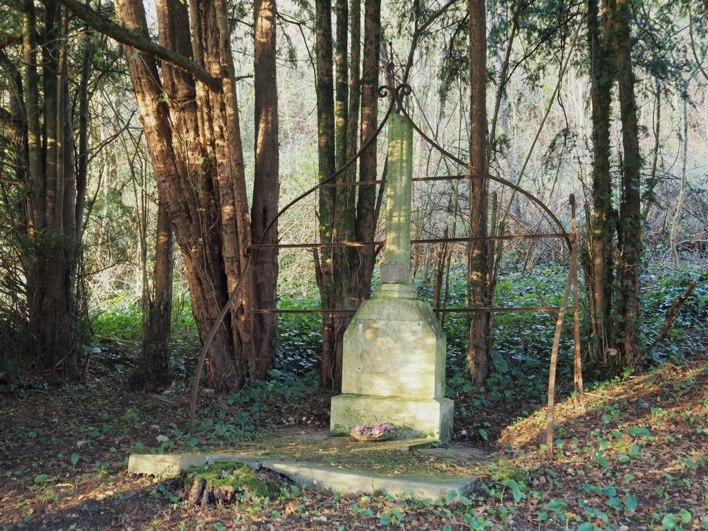 Cimetière familial © Catherine Guétat, Parl'image